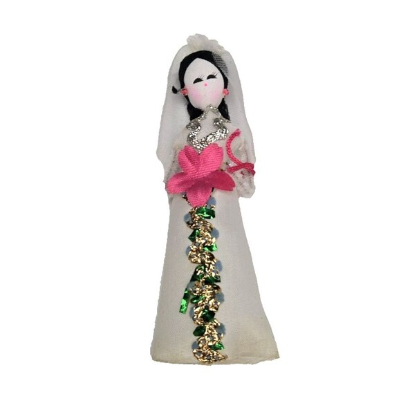 Vintage Miniature Geisha Bride Doll in Glass Dome Gown Veil Bouquet 4" Taiwan - Picture 7 of 10